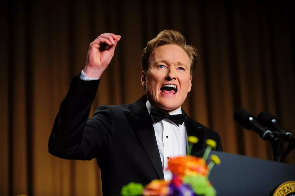 Conan O’Brien Makes a Late Night Visit to Connecticut for New Haven Pizza